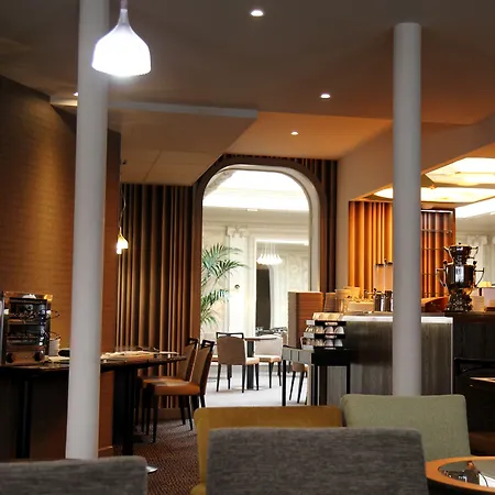 Litteraire Le Swann, Bw Premier Collection פריז