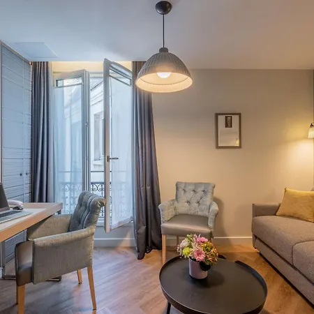 Litteraire Le Swann, Bw Premier Collection מלון