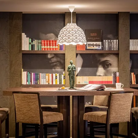 Litteraire Le Swann, Bw Premier Collection Paris