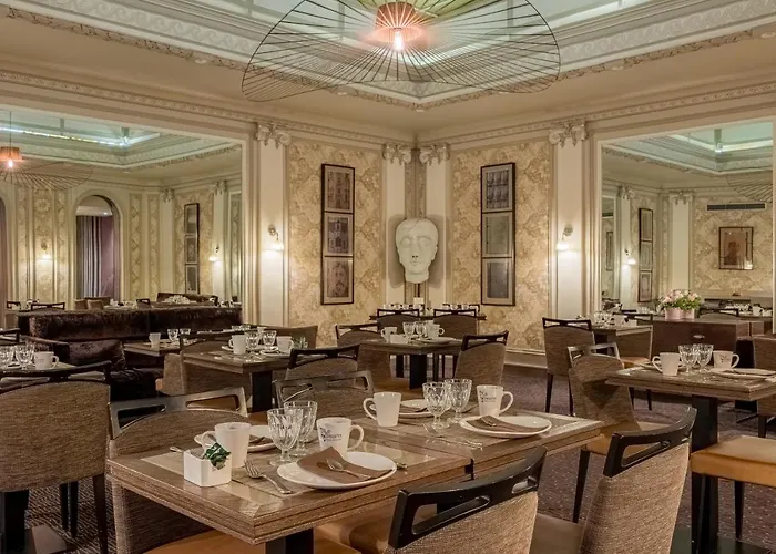 Litteraire Le Swann, Bw Premier Collection Hotel 4*