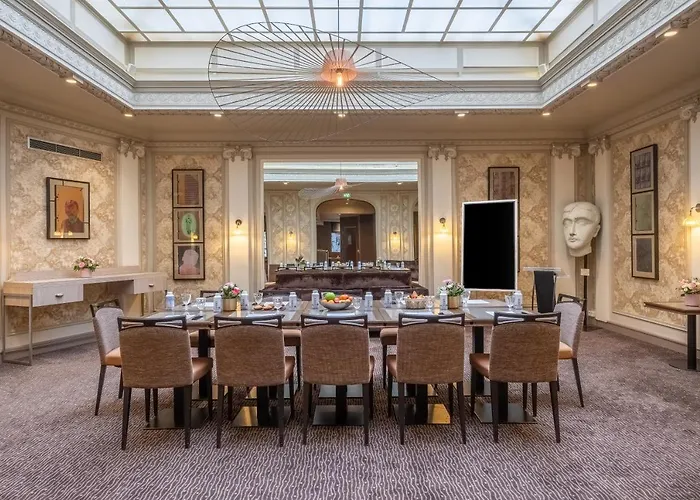 Litteraire Le Swann, Bw Premier Collection Hotel