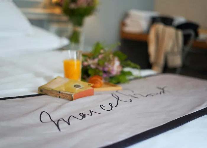 Litteraire Le Swann, Bw Premier Collection Hotel