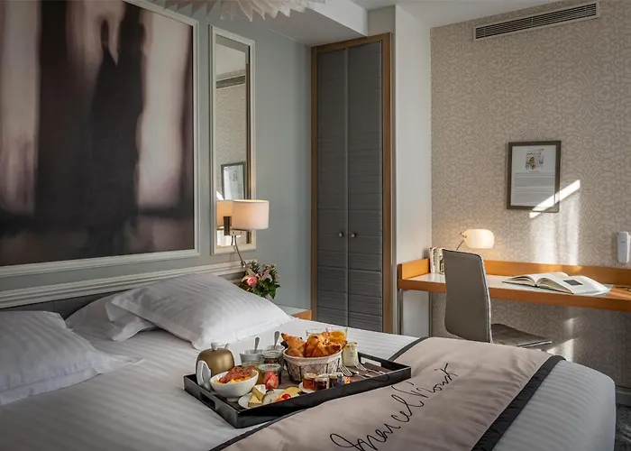 Litteraire Le Swann, Bw Premier Collection 4* París