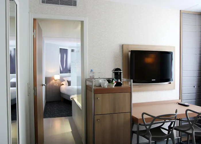 Litteraire Le Swann, Bw Premier Collection Hotel París