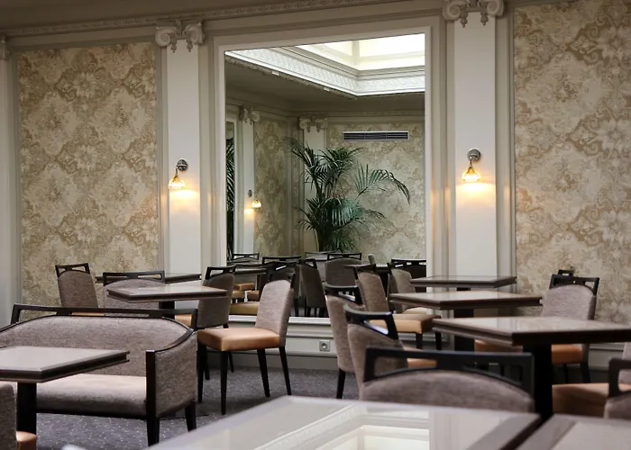 Litteraire Le Swann, Bw Premier Collection 4* París