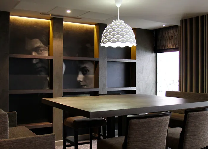 Litteraire Le Swann, Bw Premier Collection 4* París