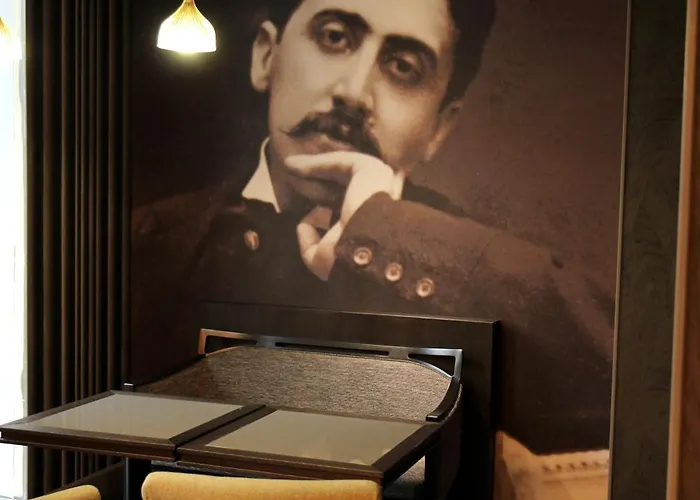 Litteraire Le Swann, Bw Premier Collection 4* París