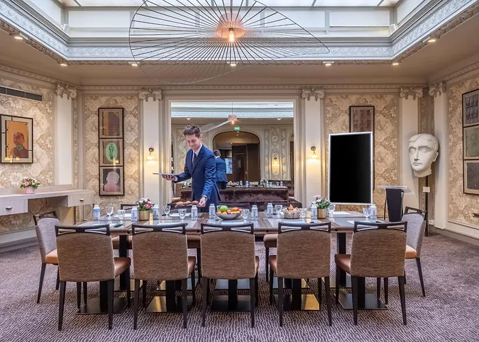 Litteraire Le Swann, Bw Premier Collection Hotel 4*